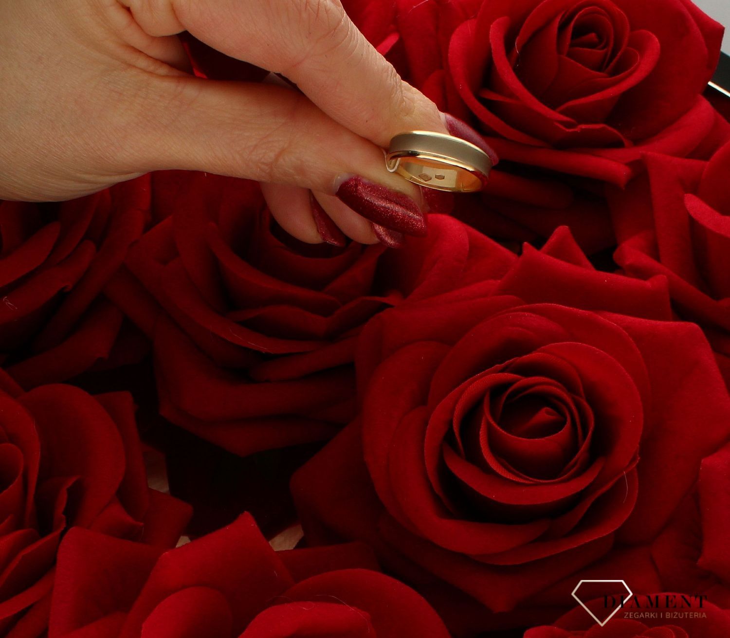 Obrączka ślubna płaska satynowa z wklęsłym środekiem – szerokość 5 mm.jpg